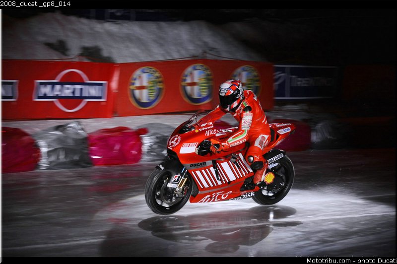 2008_ducati_gp8_014