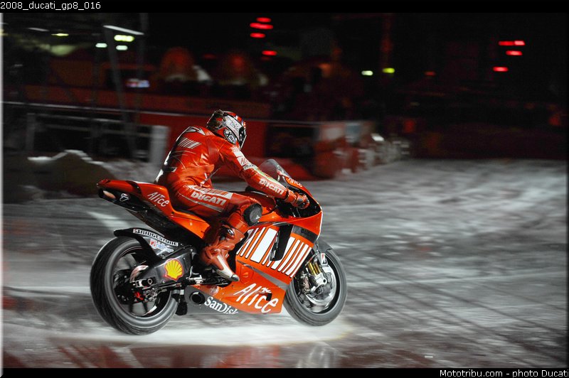 2008_ducati_gp8_016