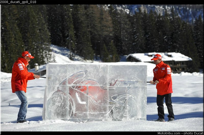 2008_ducati_gp8_018