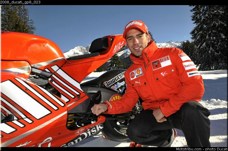 2008_ducati_gp8_023
