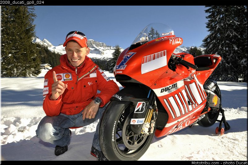2008_ducati_gp8_024