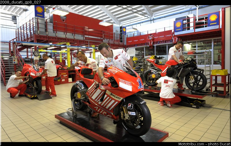 2008_ducati_gp8_027