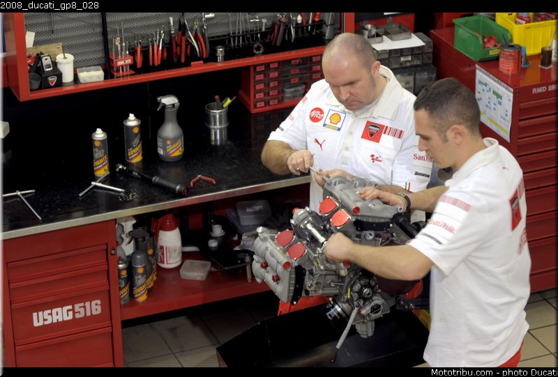 2008_ducati_gp8_028