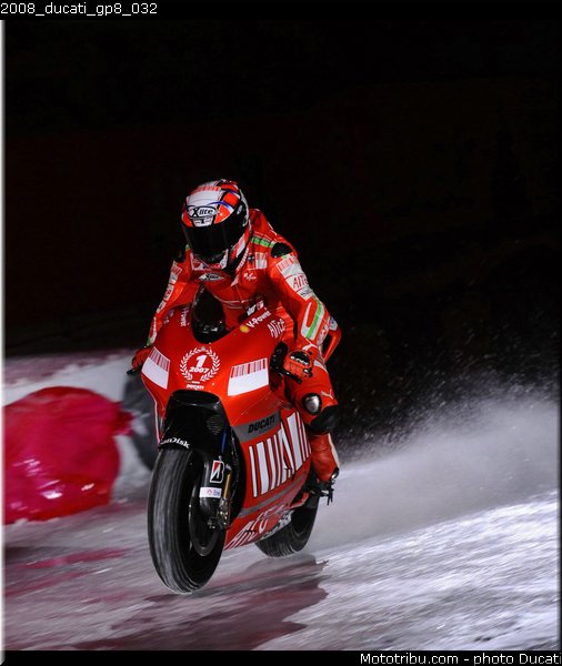 2008_ducati_gp8_032