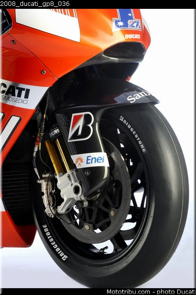 2008_ducati_gp8_036