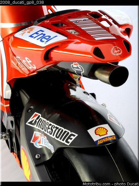 2008_ducati_gp8_038