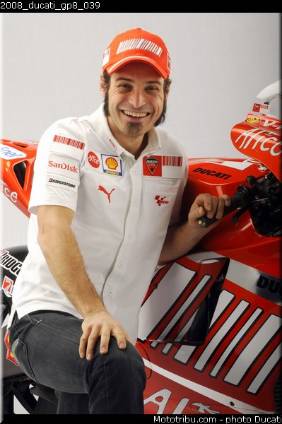 2008_ducati_gp8_039