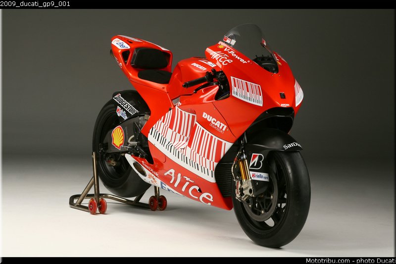 2009_ducati_gp9_001