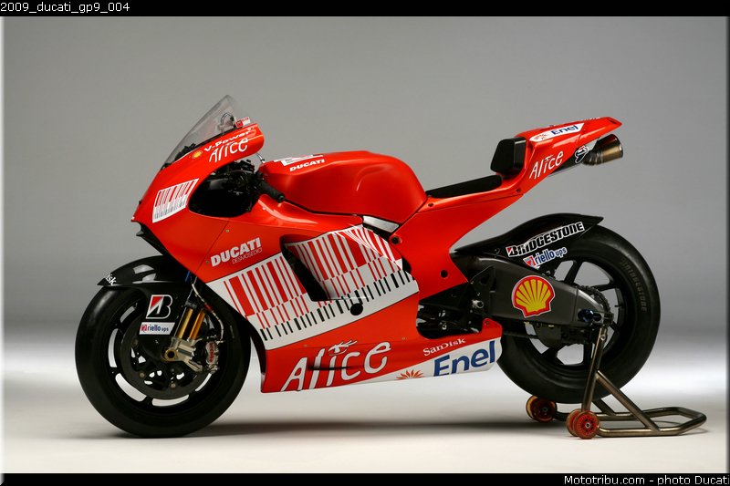 2009_ducati_gp9_004