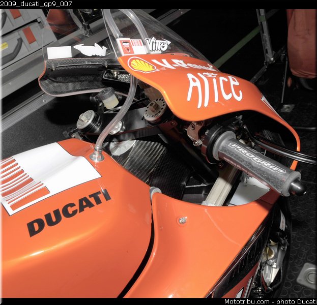 2009_ducati_gp9_007