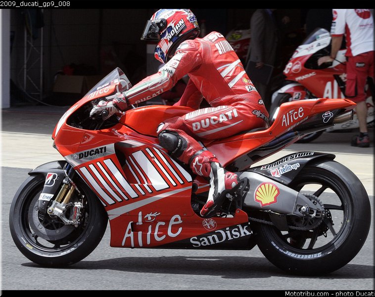 2009_ducati_gp9_008