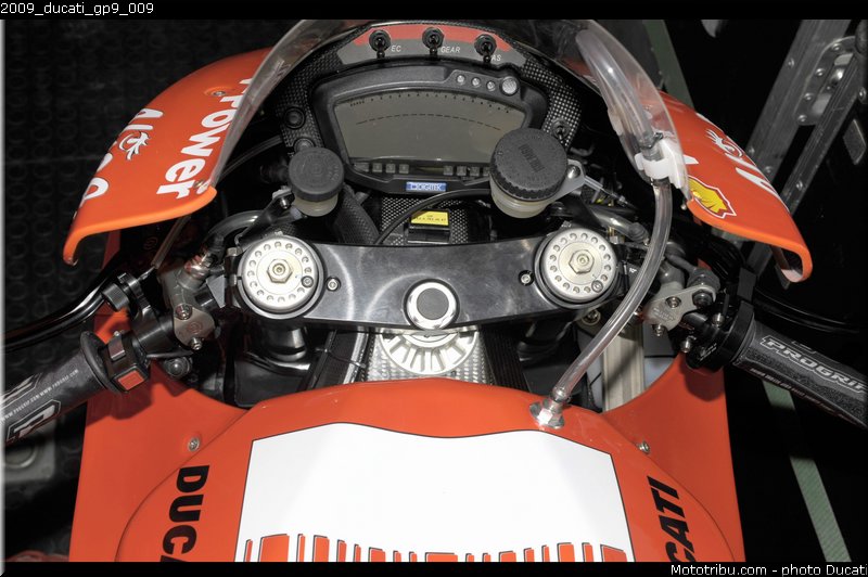 2009_ducati_gp9_009