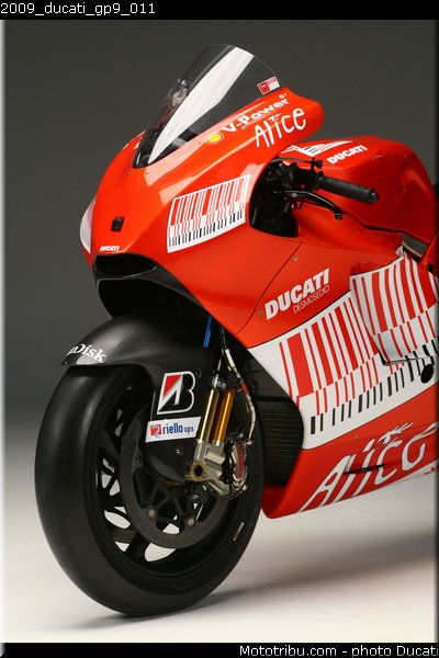 2009_ducati_gp9_011