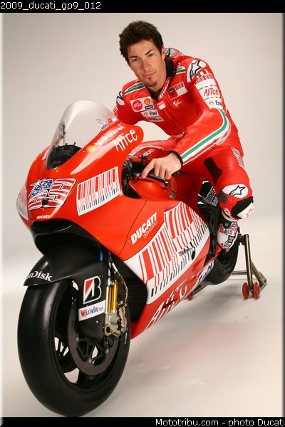 2009_ducati_gp9_012