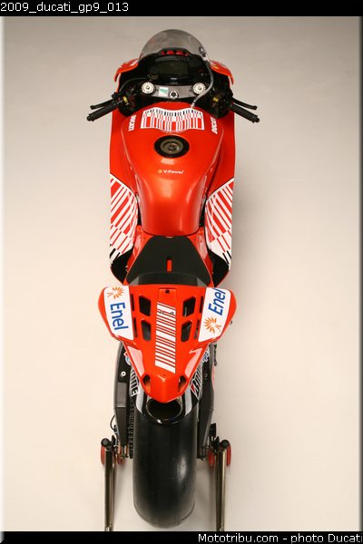 2009_ducati_gp9_013