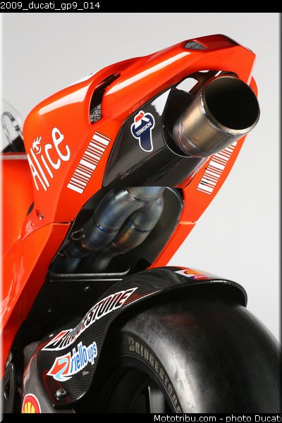 2009_ducati_gp9_014