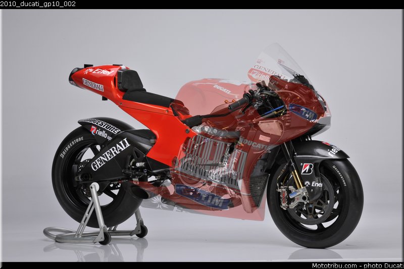 2010_ducati_gp10_002