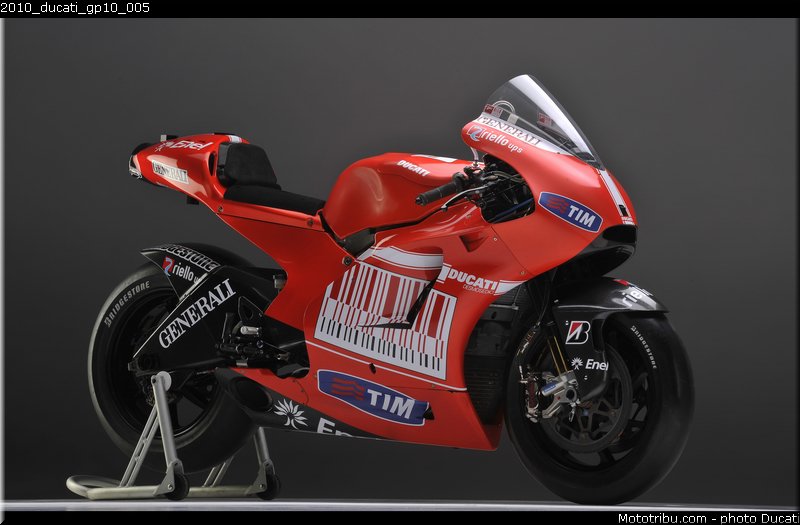 2010_ducati_gp10_005