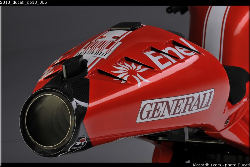 2010_ducati_gp10_006