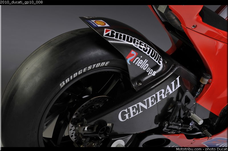 2010_ducati_gp10_008