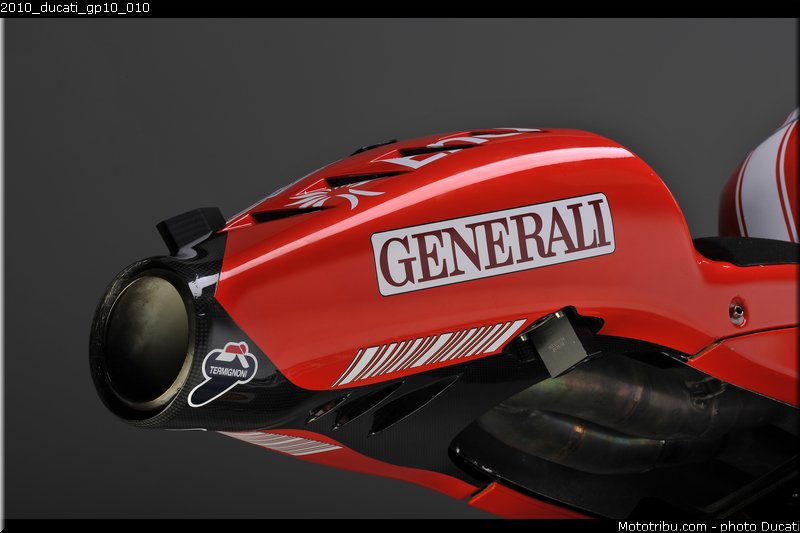 2010_ducati_gp10_010