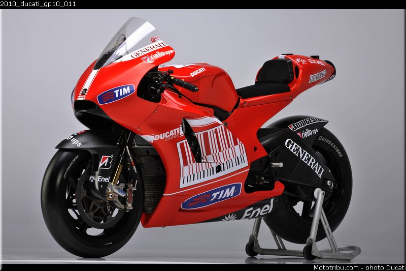 2010_ducati_gp10_011