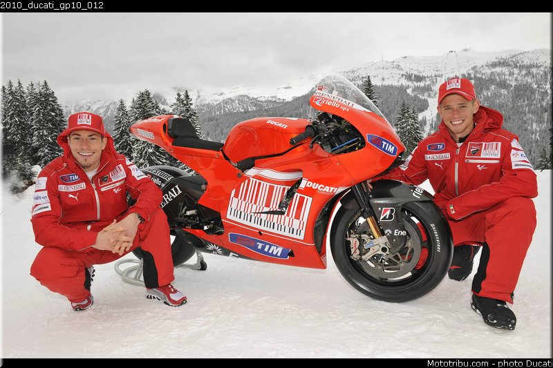 2010_ducati_gp10_012