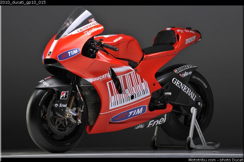 2010_ducati_gp10_015