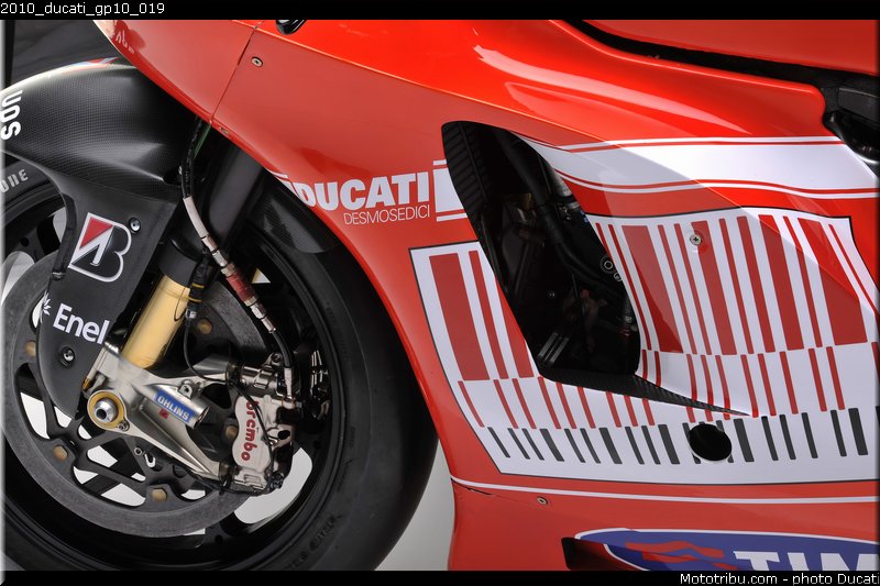 2010_ducati_gp10_019