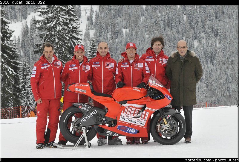 2010_ducati_gp10_022