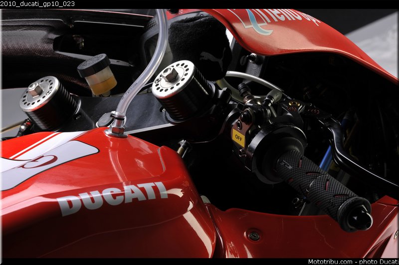 2010_ducati_gp10_023