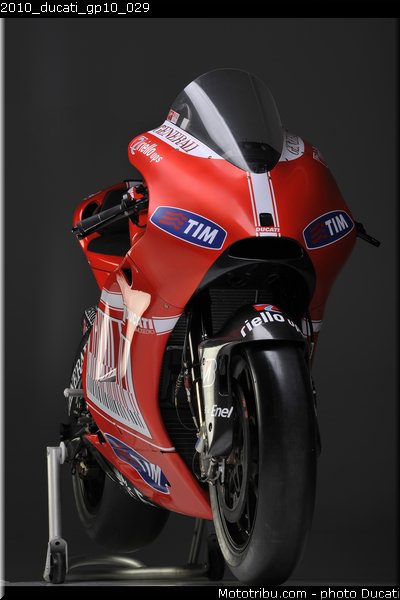 2010_ducati_gp10_029
