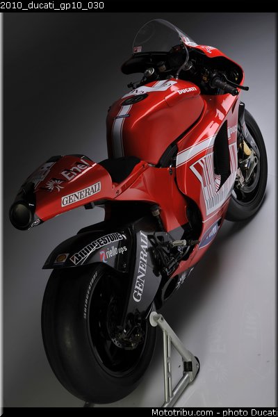 2010_ducati_gp10_030