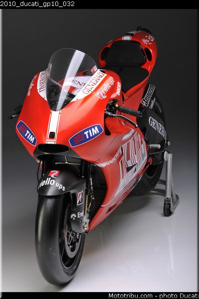 2010_ducati_gp10_032