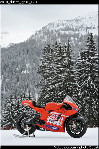 2010_ducati_gp10_034