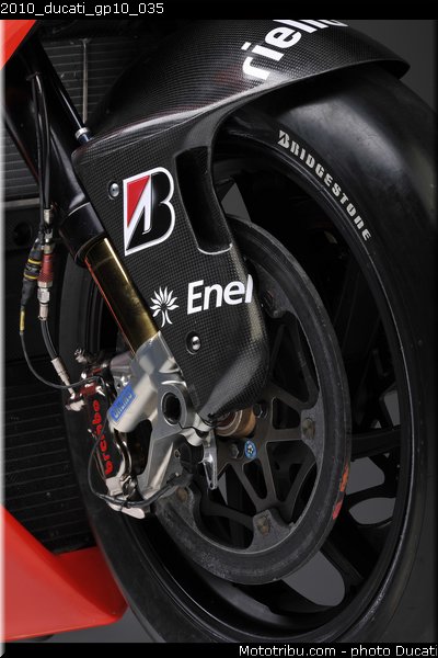 2010_ducati_gp10_035