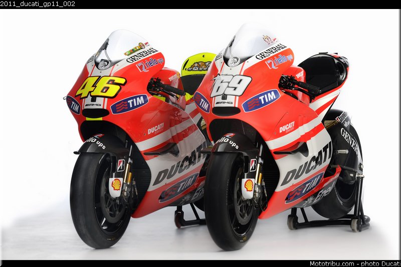 2011_ducati_gp11_002