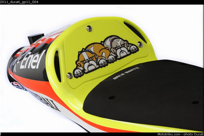 2011_ducati_gp11_004