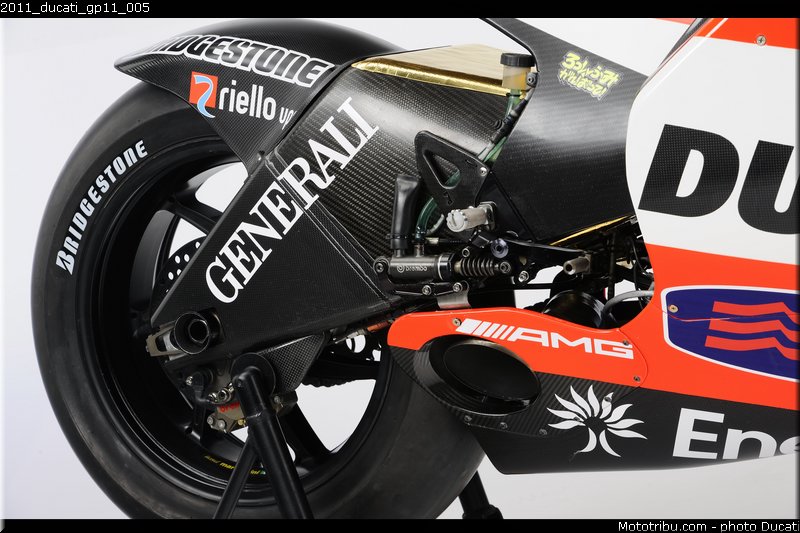 2011_ducati_gp11_005
