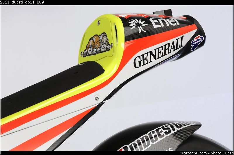 2011_ducati_gp11_009