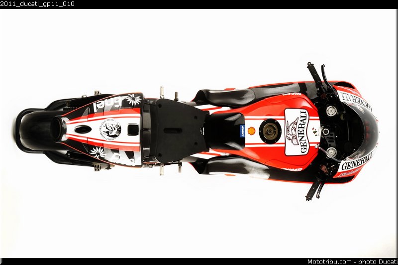 2011_ducati_gp11_010