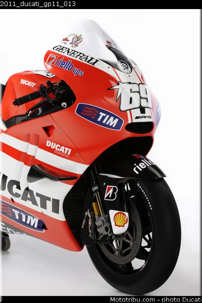2011_ducati_gp11_013