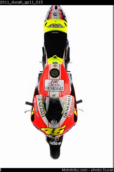 2011_ducati_gp11_015