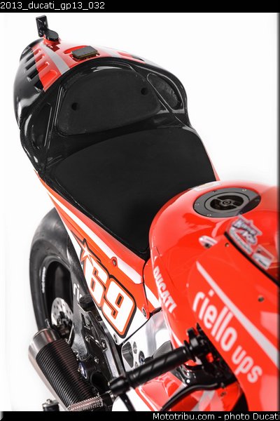 2013_ducati_gp13_032