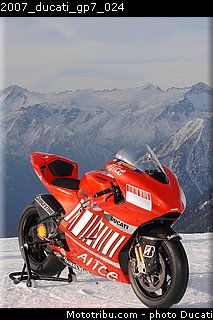 2007_ducati_gp7_024.jpg