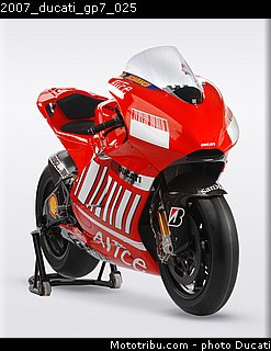 2007_ducati_gp7_025.jpg