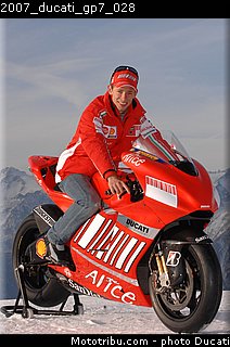 2007_ducati_gp7_028.jpg