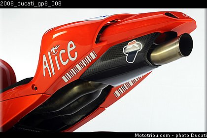 2008_ducati_gp8_008.jpg