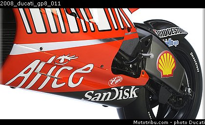 2008_ducati_gp8_011.jpg