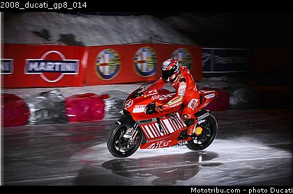 2008_ducati_gp8_014.jpg